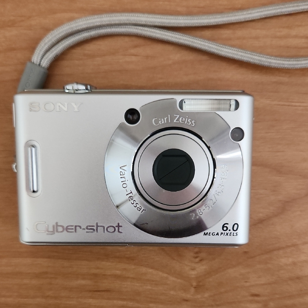 Sony Cyber-shot 6 Digital Camera